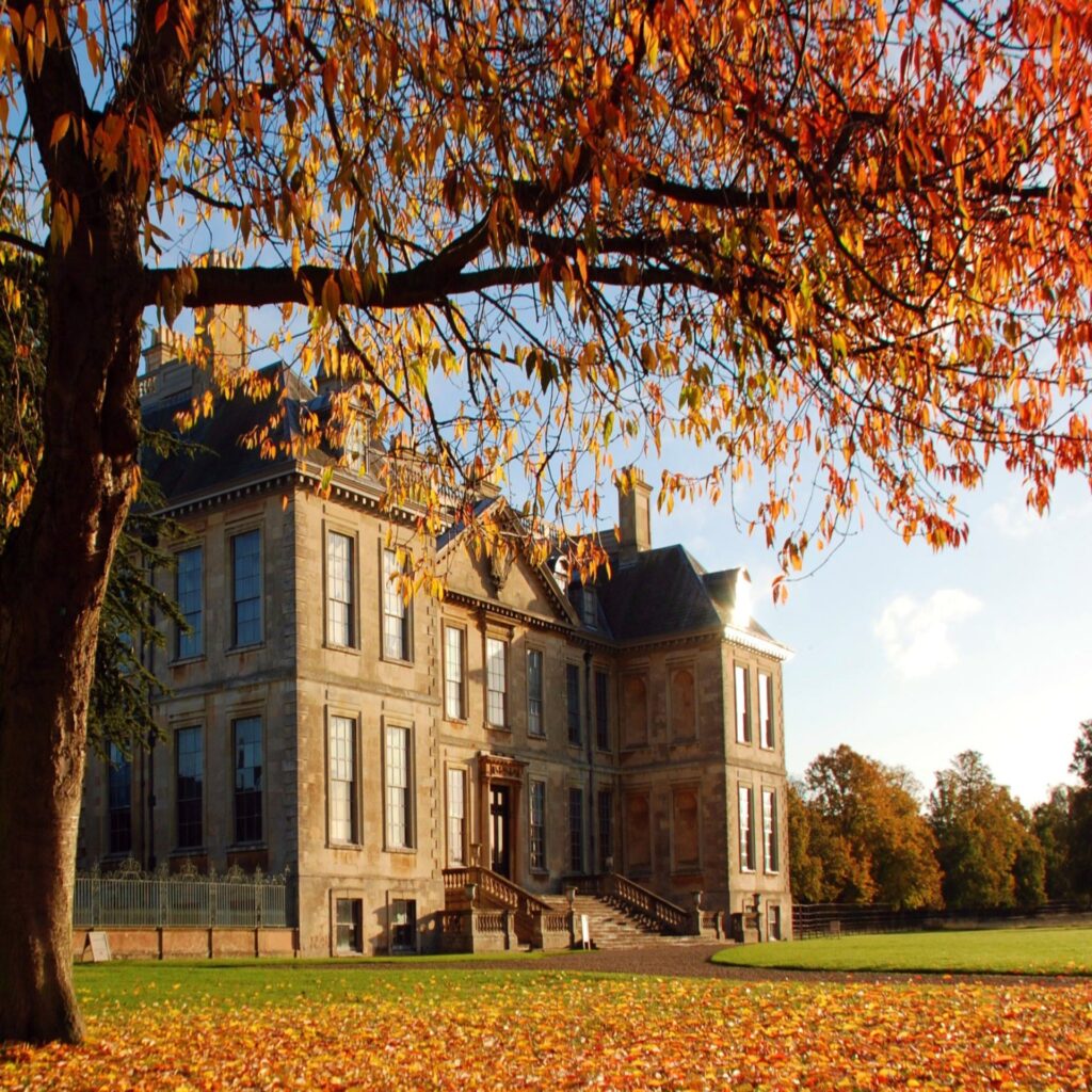 Belton Estate en otoño, entorno del taller de encaje de bolillos