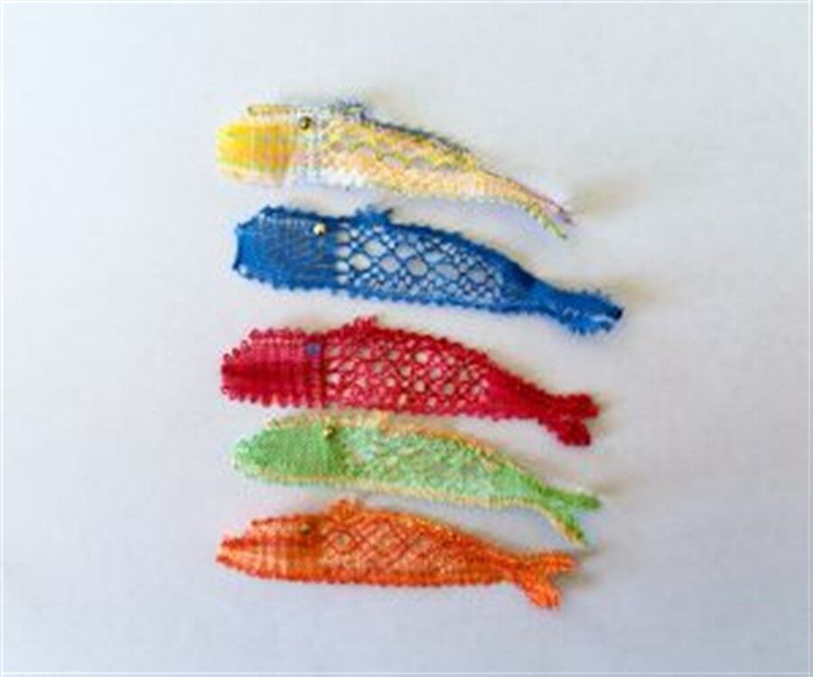 Ballenas de encaje de bolillos creadas para el taller de Burton Constable Hall