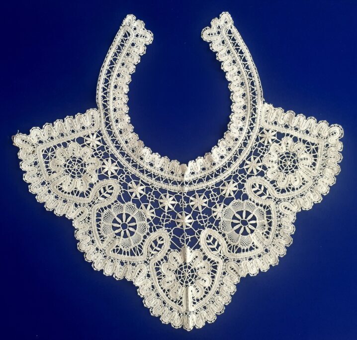 Pechera de cuello de algodón con encaje de Yelets realizada en la década de 1970