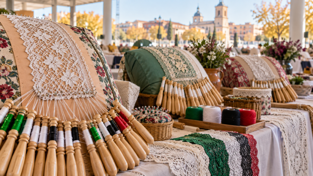 Mundillos y encajes preparados para el encuentro nacional de Getafe