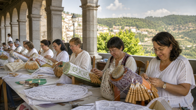 Palilleiras trabajando encaje de bolillos en Monforte de Lemos, Ribeira Sacra