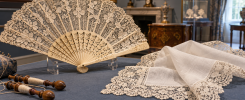 Exposición de abanicos y pañuelos de encaje en The Hollies de Stourbridge
